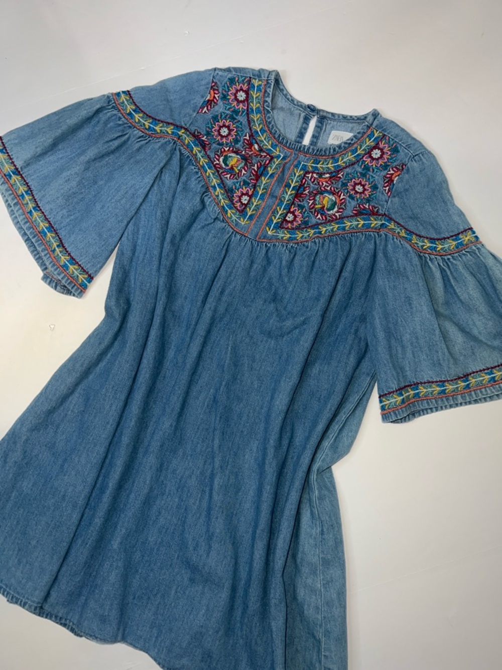 Zara Blue Denim Dress with Multicolor Embroidery Girls 7 - Picture 4 of 10